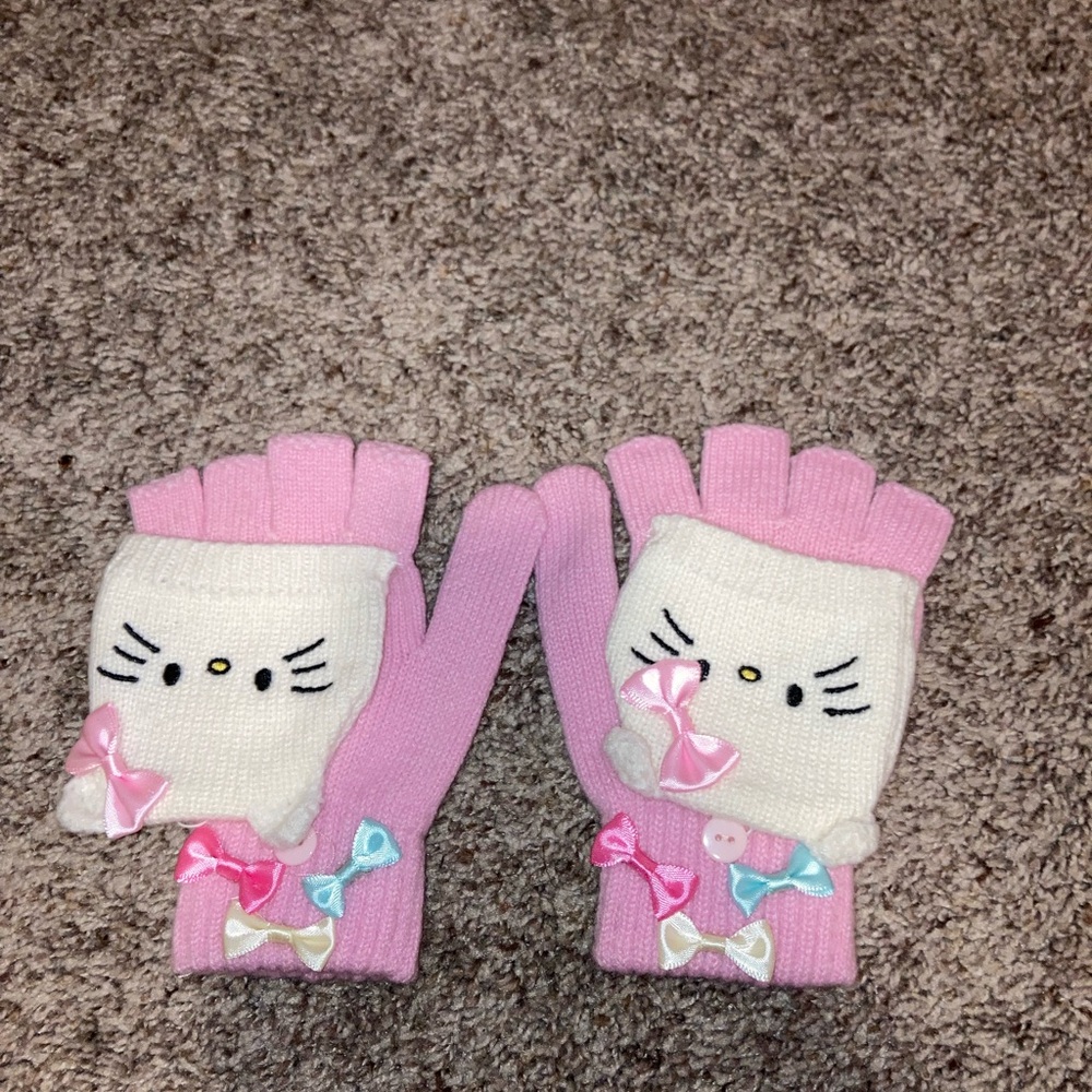 Hello kitty gloves hottopic